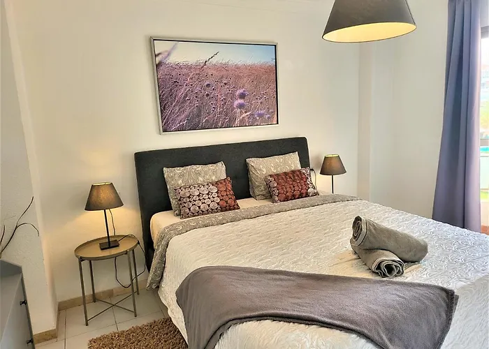 2 Bedrooms Sea View Apartament 100 Meters From Ocean