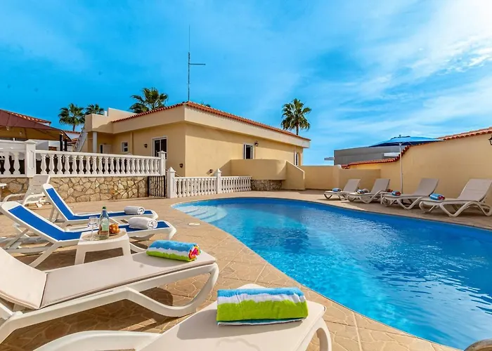 Villa Victoria With Heated Pool