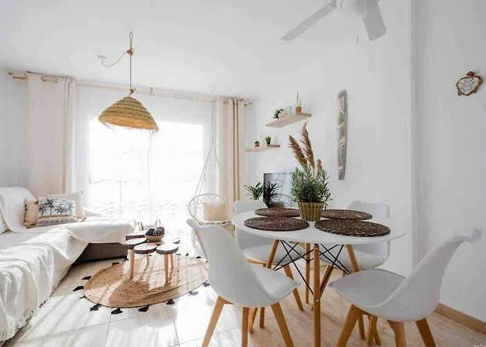 2 Bedrooms, Beach 3Min, Roof Terrace With Ocean View