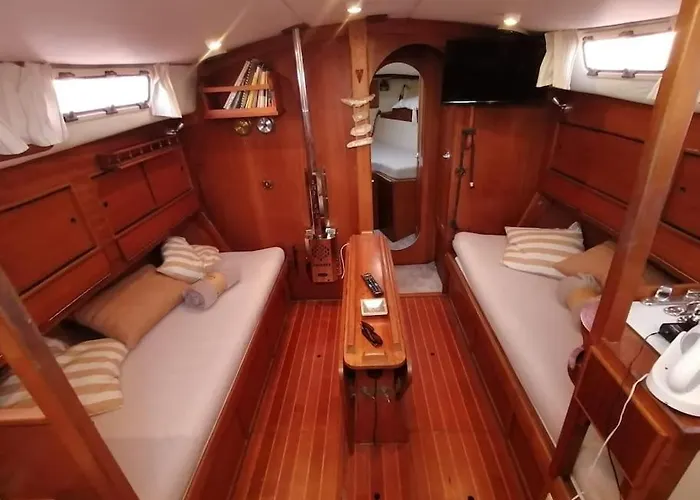 Cozy Sailboat Experience