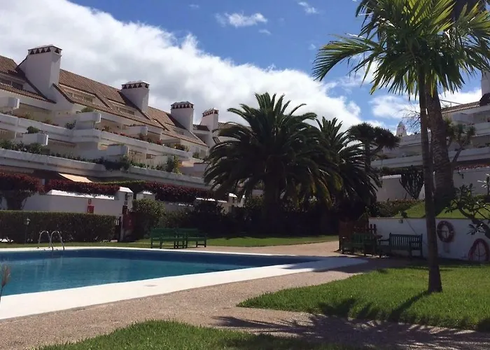 Apartamentos con jardin y pescina