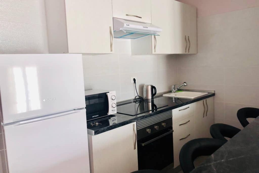 Stylish And Private 1 Bed In San Eugenio Apartment *