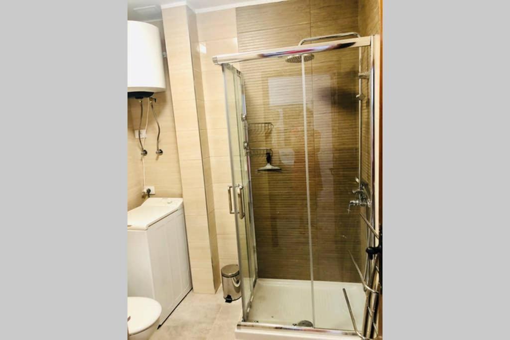 Stylish And Private 1 Bed In San Eugenio Apartment