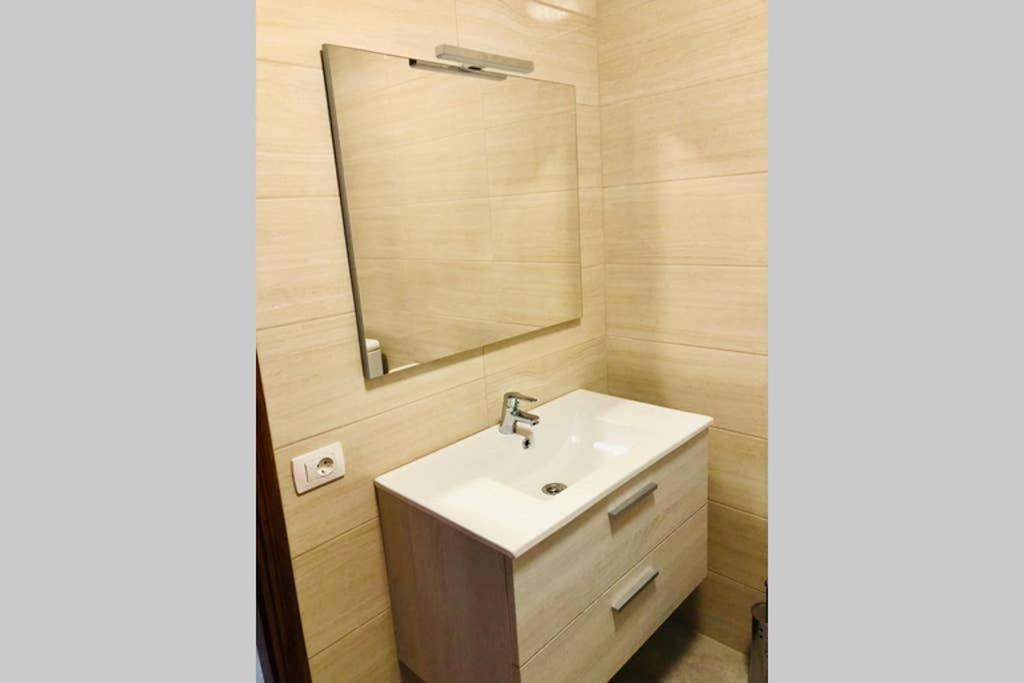 Stylish And Private 1 Bed In San Eugenio Apartment