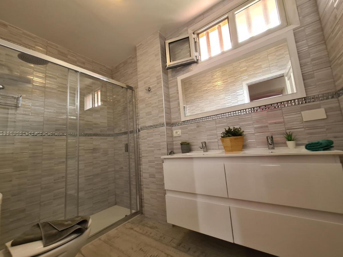 Apartment Duplex Penthouse Puerto Colon Only 5 Min. To The Beach, 2 Terraces, Pool, Wifi, Dishwasher Costa Adeje (Tenerife)