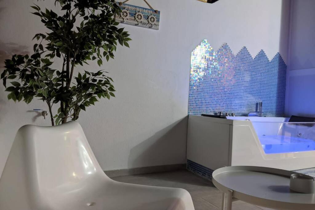 Jacuzzi Suite, Pakito Apartment