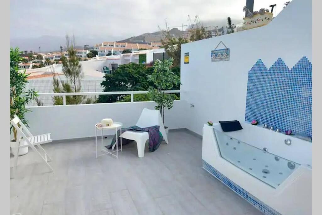 Jacuzzi Suite, Pakito *