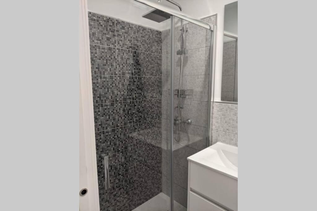 Jacuzzi Suite, Pakito *