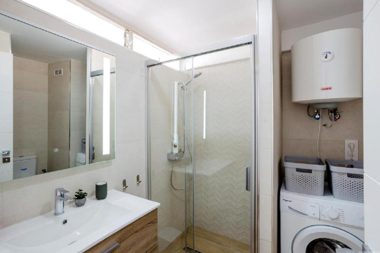 Apartment 319 Modern Accommodation,sea View, Wi Fi And Pool Playa de las Americas (Tenerife)