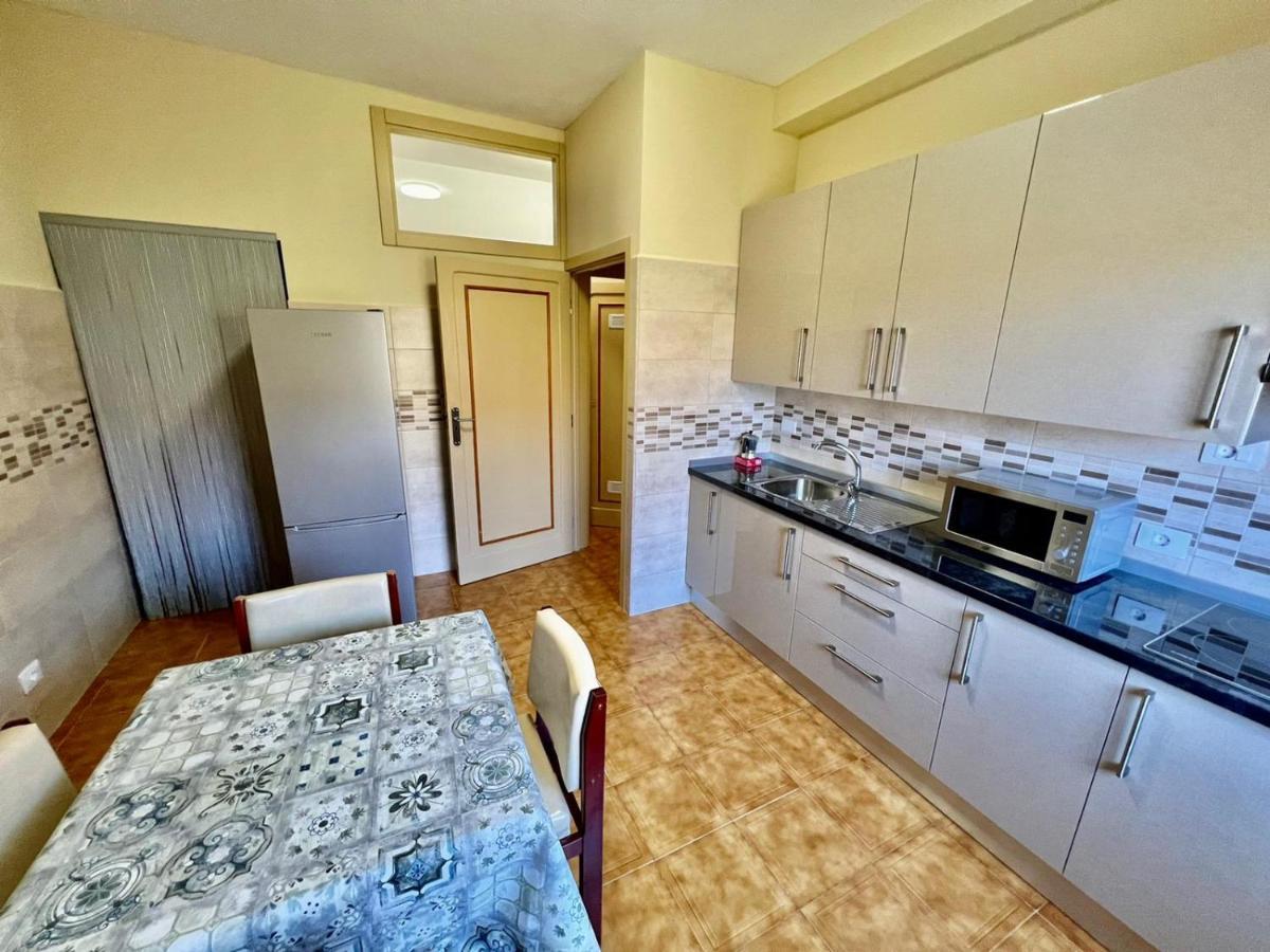 Apartamento Lovely Spacious In The Center - *