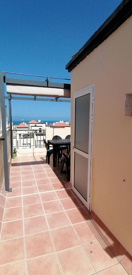 Chilly - Sunny Rooftop Terrace With Ocean View