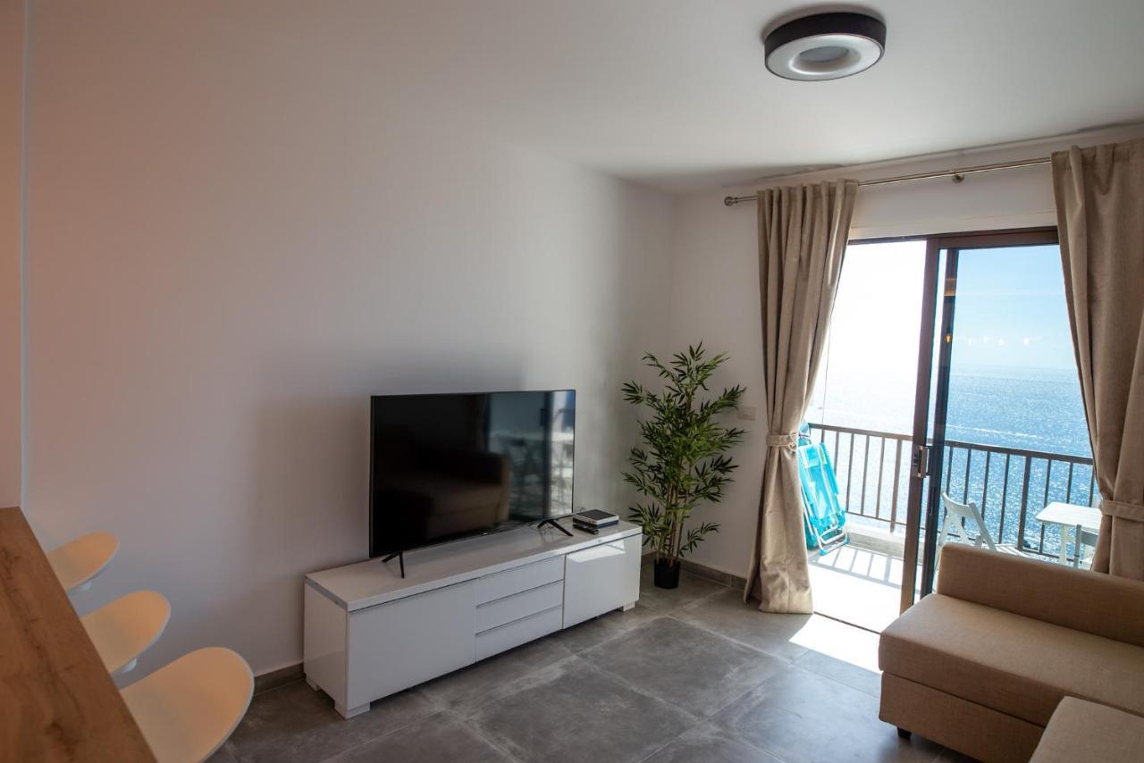 Black Apartment *