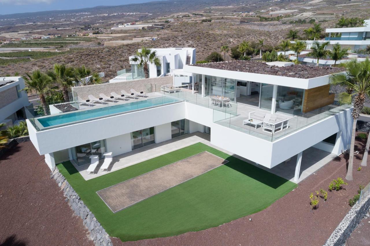 Karat Zambrano - Includes Golf Cart Villa *