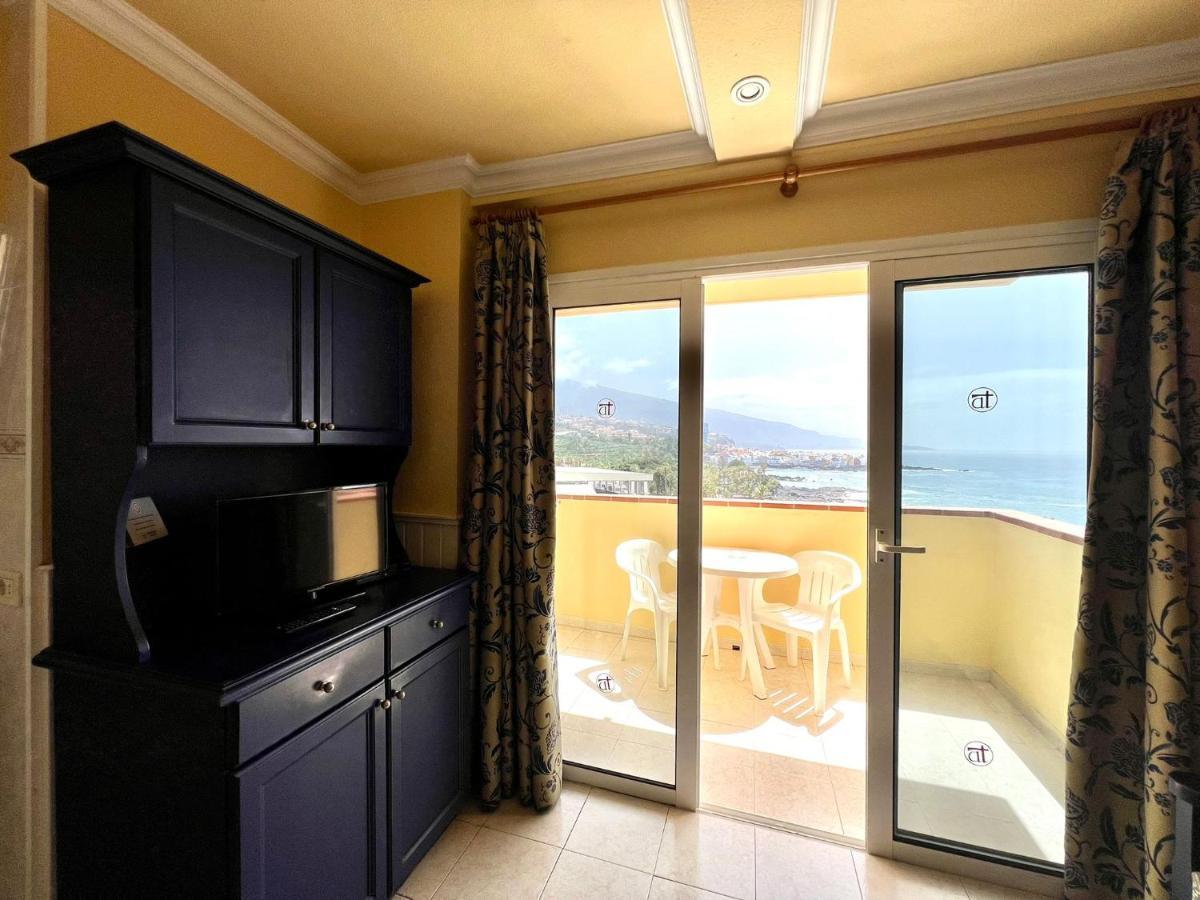 With Ocean Views In Playa Jardin, Puerto De La Cruz Appartement *