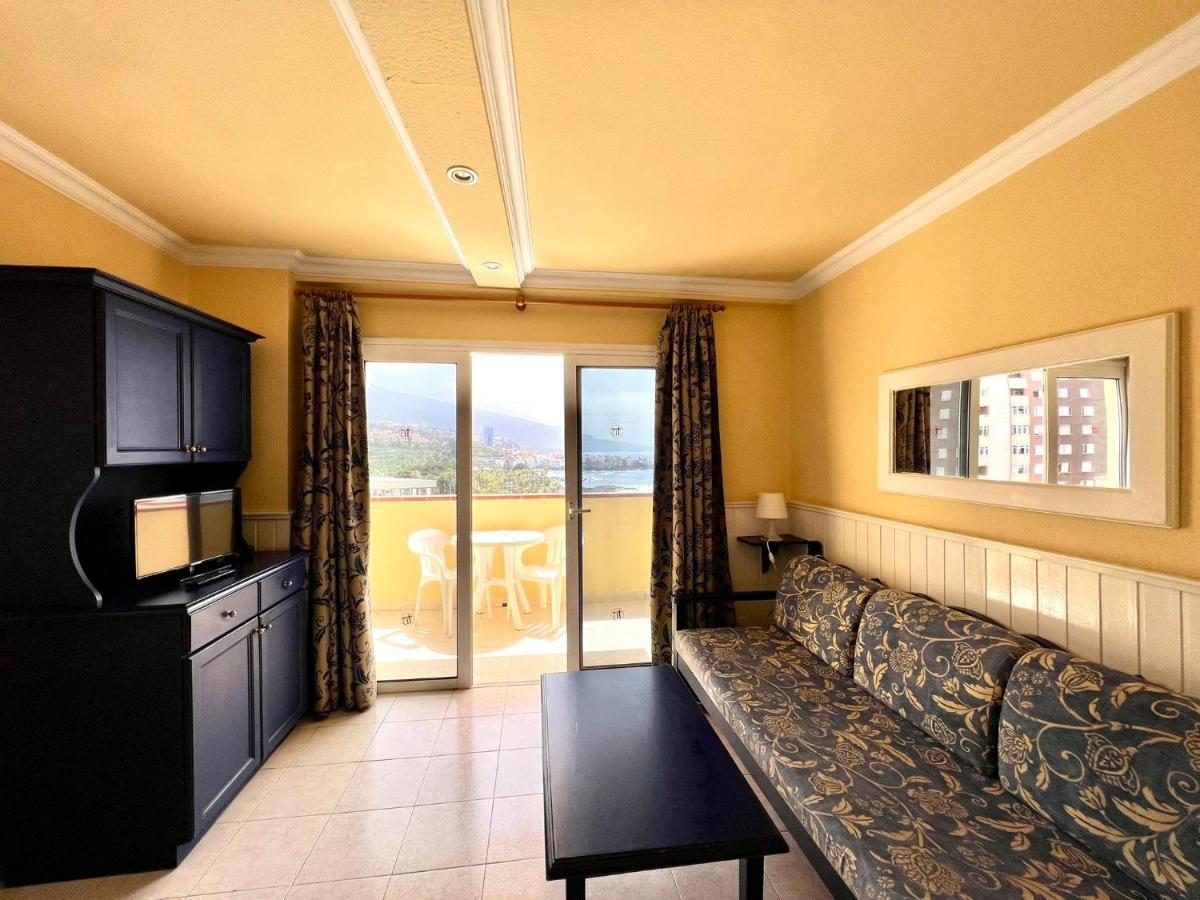 With Ocean Views In Playa Jardin, Puerto De La Cruz Puerto de la Cruz (Tenerife)