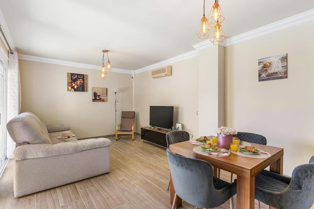 Luxury With Sea View, Heated Pool