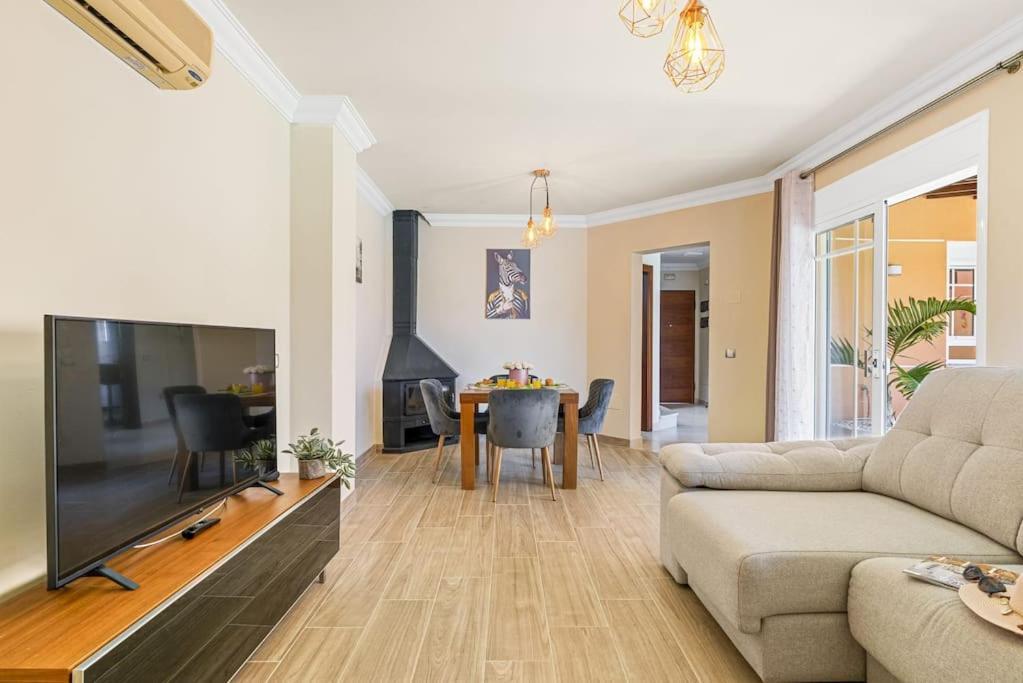 Luxury With Sea View, Heated Pool Villa