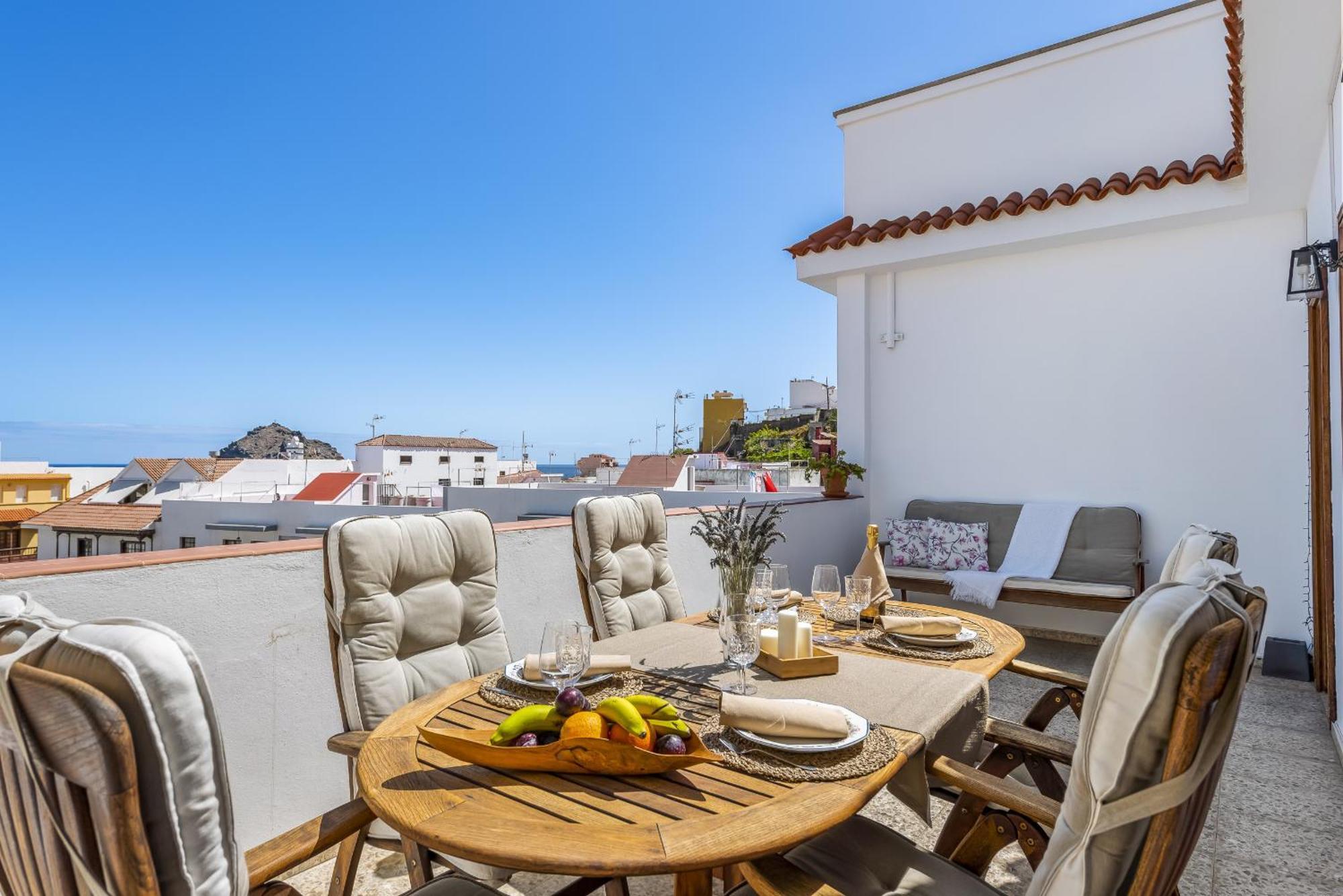 Penthouse, Close To The Natural Pools With Big Terrace, Ocean & View
