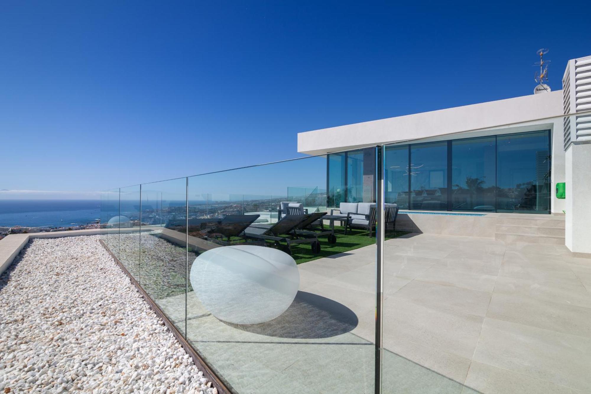 200m New E With Priv/heated Pool, Ocean View. Villa