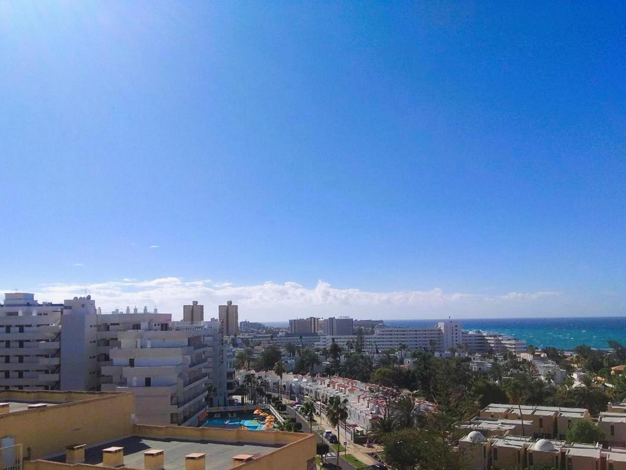 Pretty Little Penthouse, Sea Front, 2 Pool Appartement *
