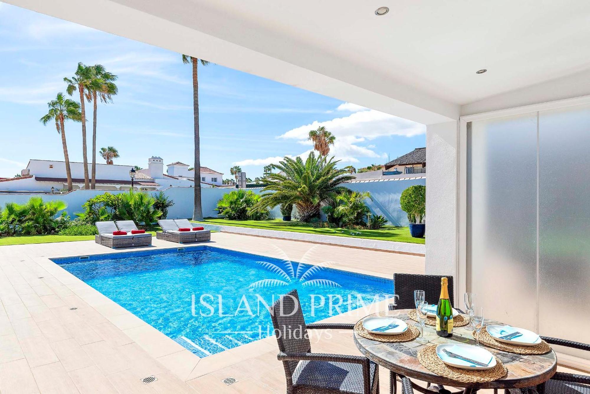 Huge With Amazing Garden In Golf Del Sur Alm160