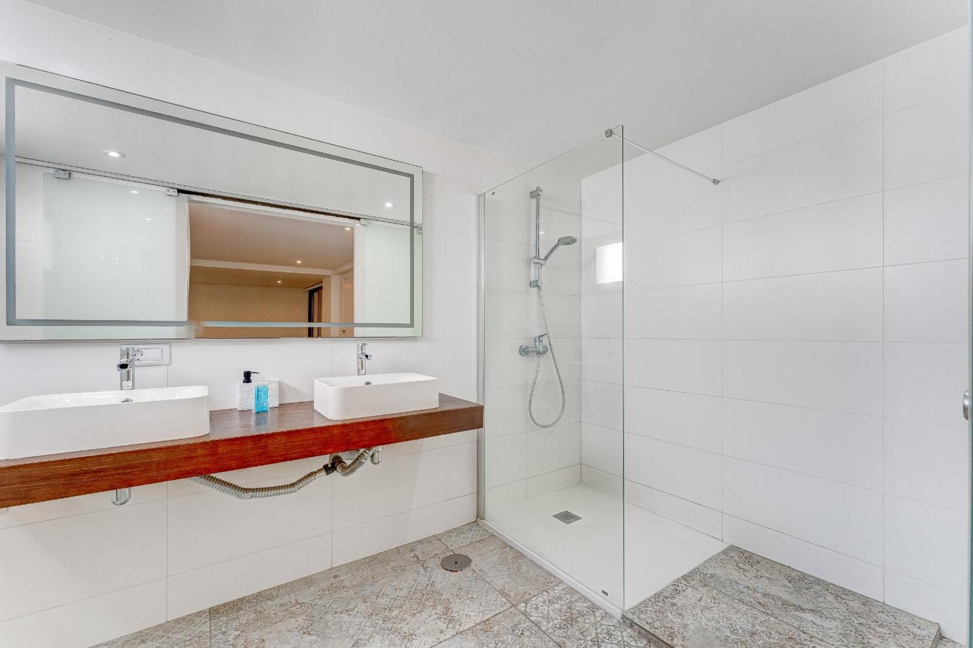 Fabulous Contemporary 5 Bedroom With Private Heated Pool, Sleeps Max 13 Callao Salvaje