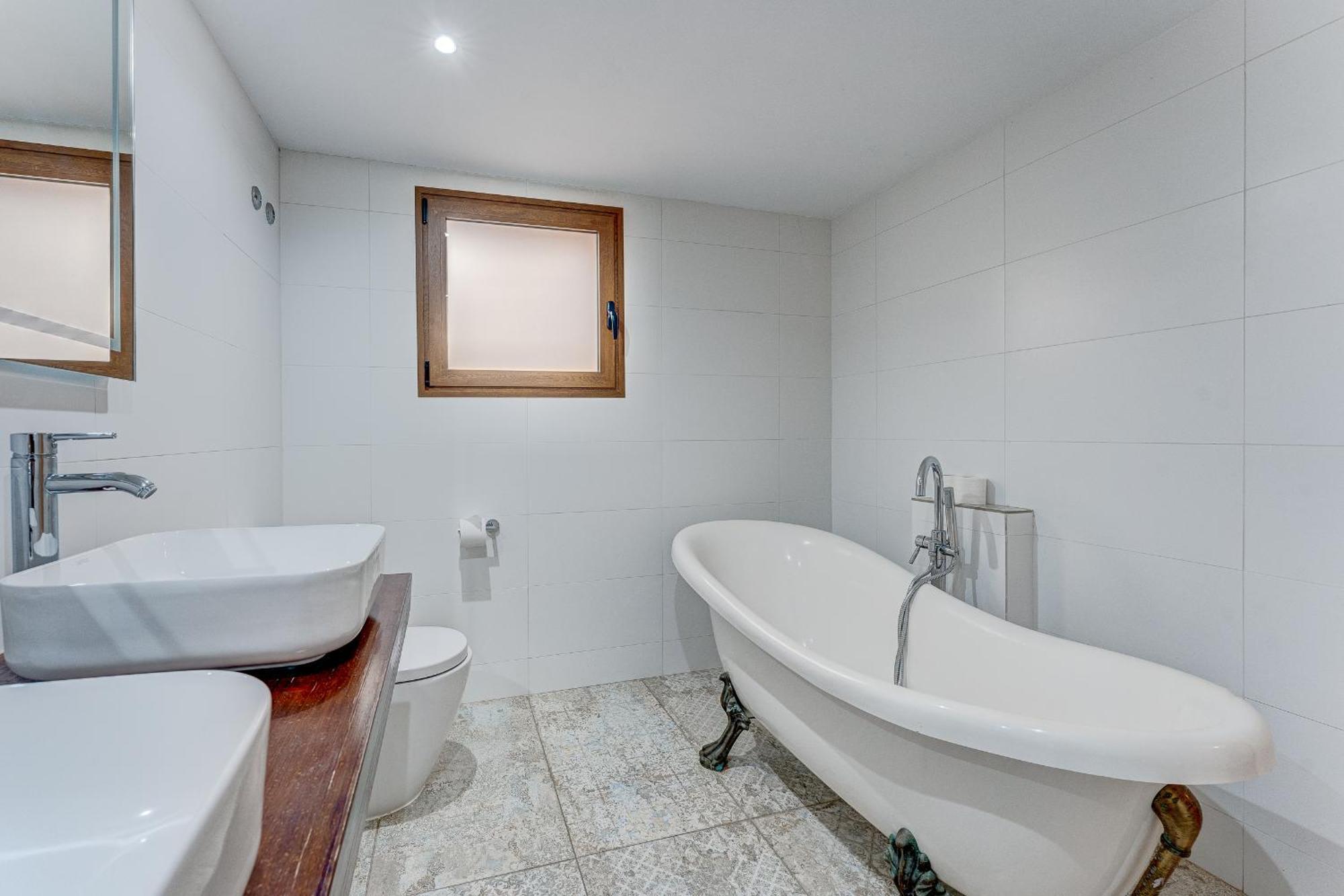 Fabulous Contemporary 5 Bedroom With Private Heated Pool, Sleeps Max 13 Callao Salvaje