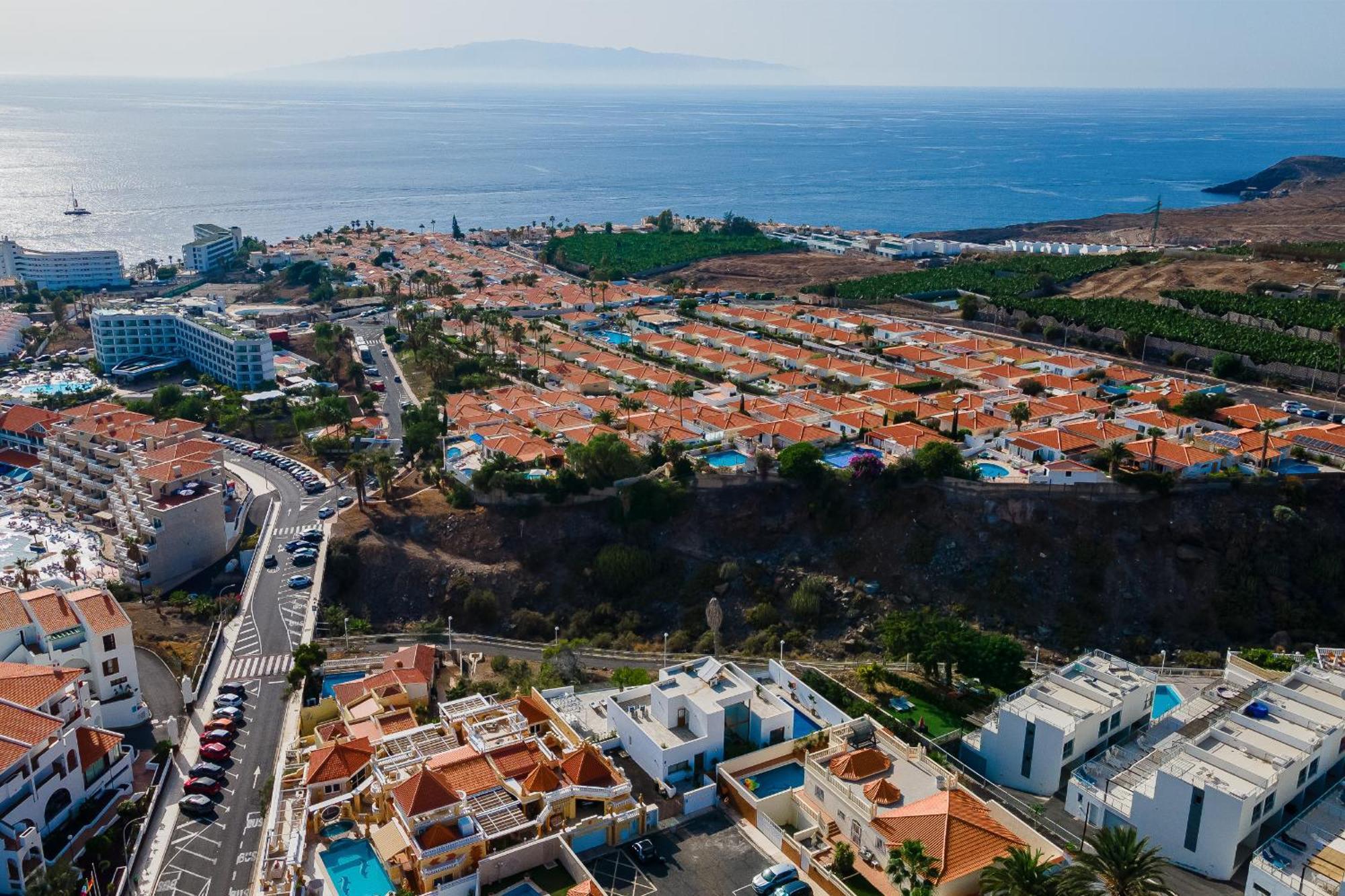 Villa Fabulous Contemporary 5 Bedroom With Private Heated Pool, Sleeps Max 13