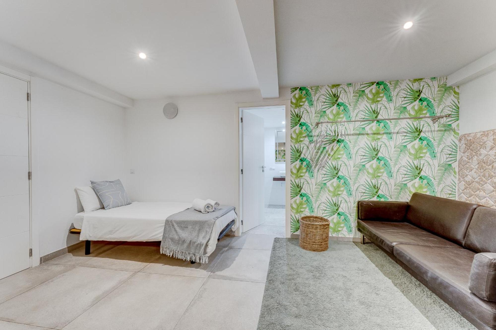 Fabulous Contemporary 5 Bedroom With Private Heated Pool, Sleeps Max 13 Callao Salvaje