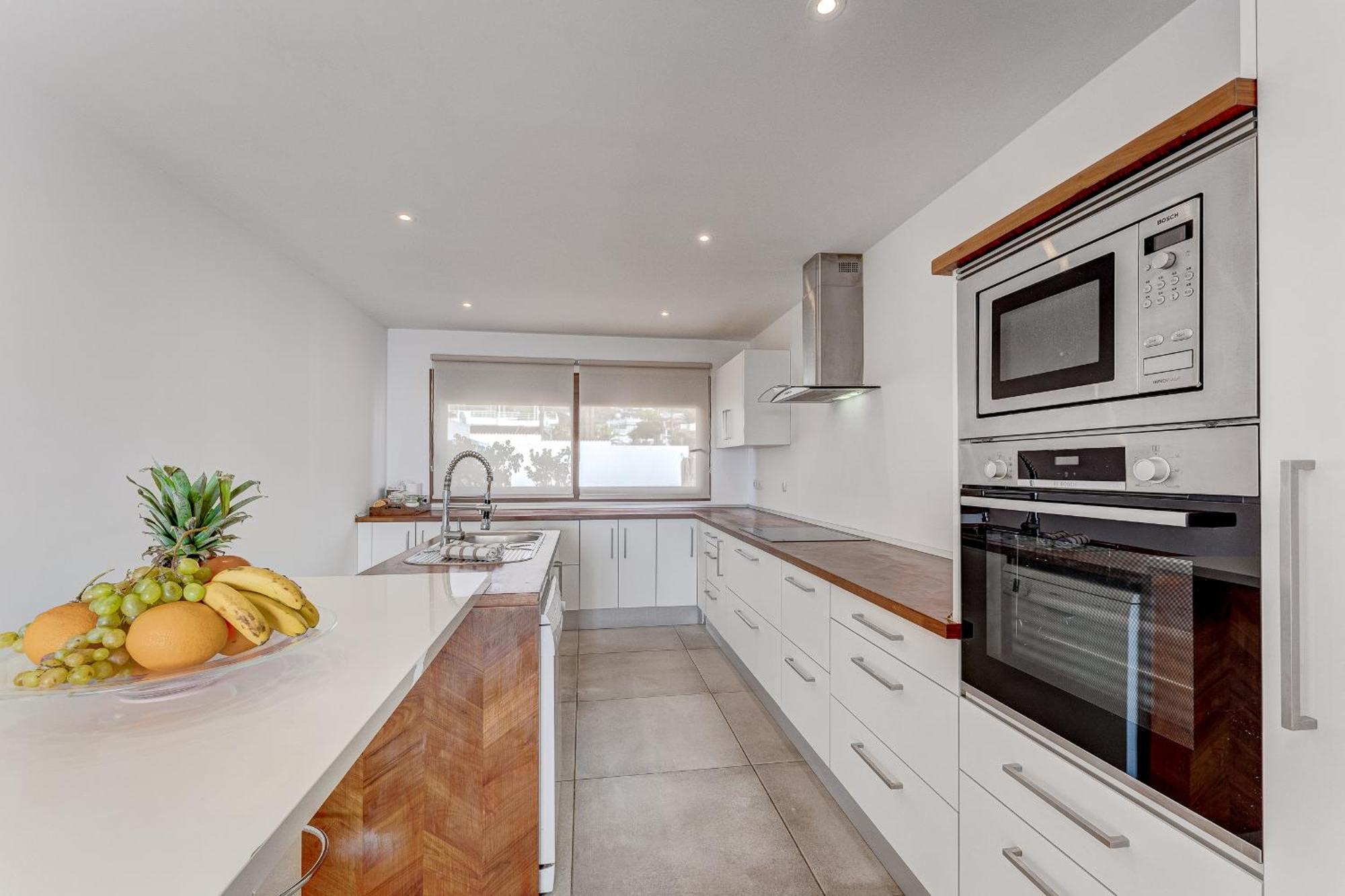 Fabulous Contemporary 5 Bedroom With Private Heated Pool, Sleeps Max 13 * Callao Salvaje