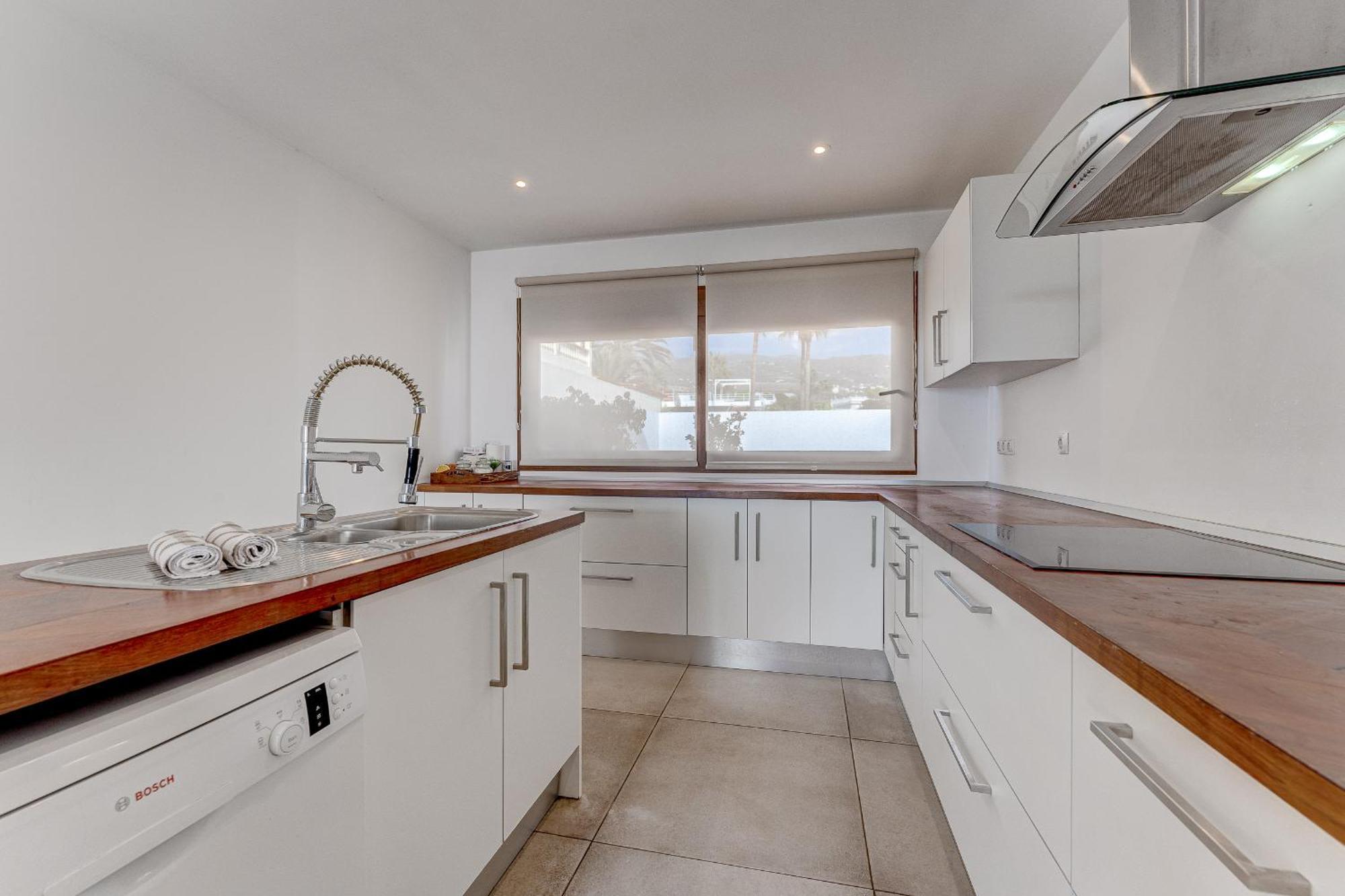 Fabulous Contemporary 5 Bedroom With Private Heated Pool, Sleeps Max 13 * Callao Salvaje