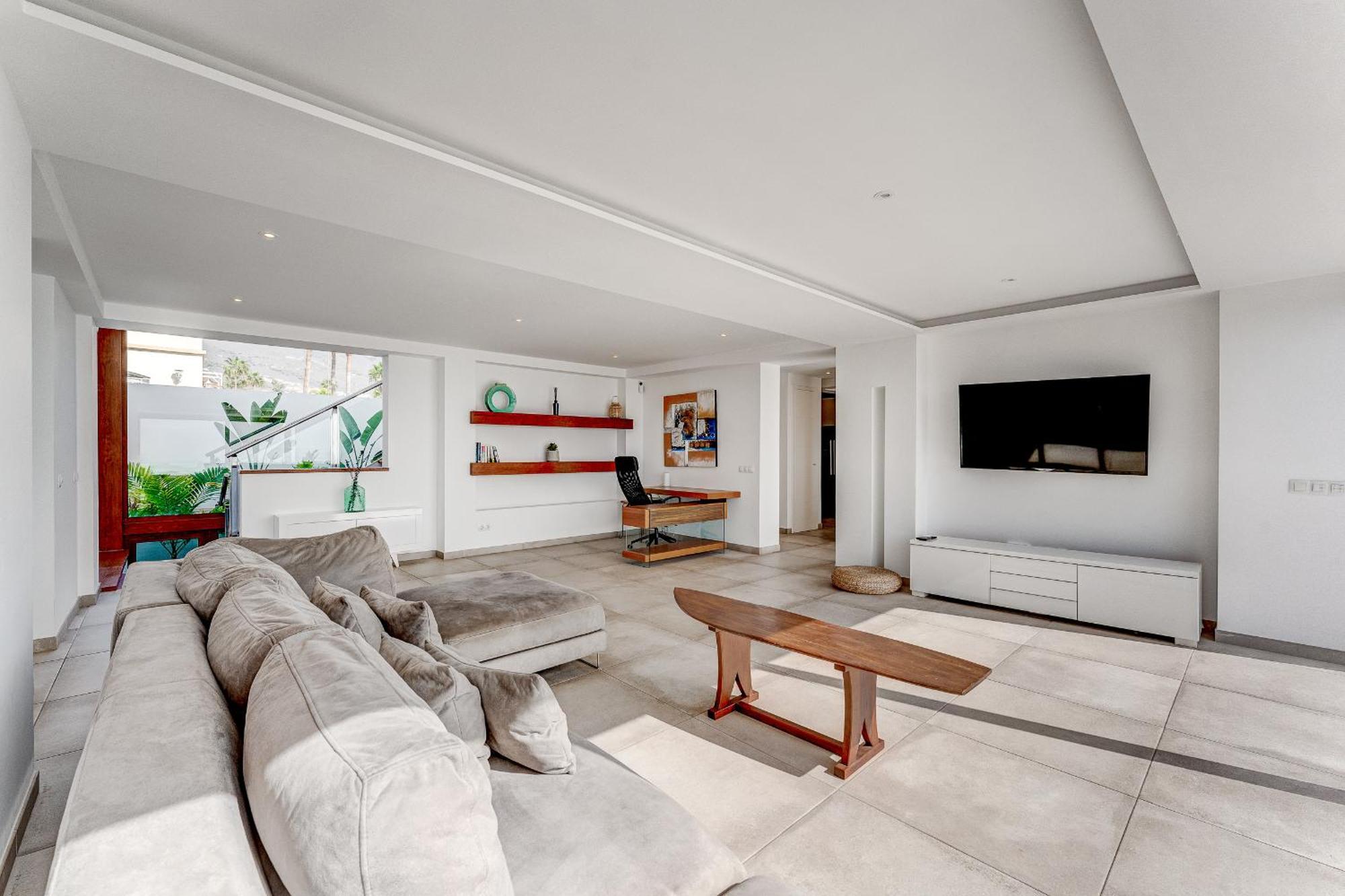 Fabulous Contemporary 5 Bedroom With Private Heated Pool, Sleeps Max 13 * Callao Salvaje