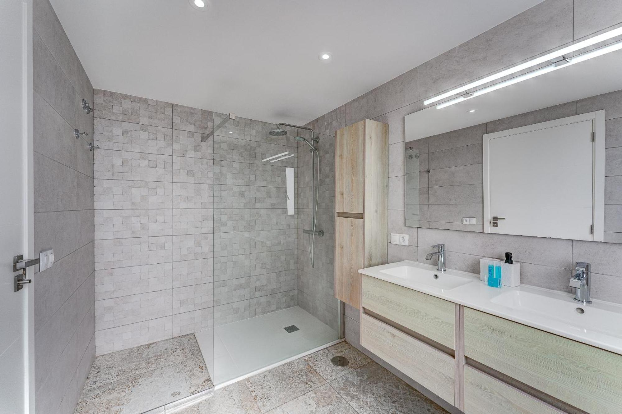 Fabulous Contemporary 5 Bedroom With Private Heated Pool, Sleeps Max 13 Callao Salvaje
