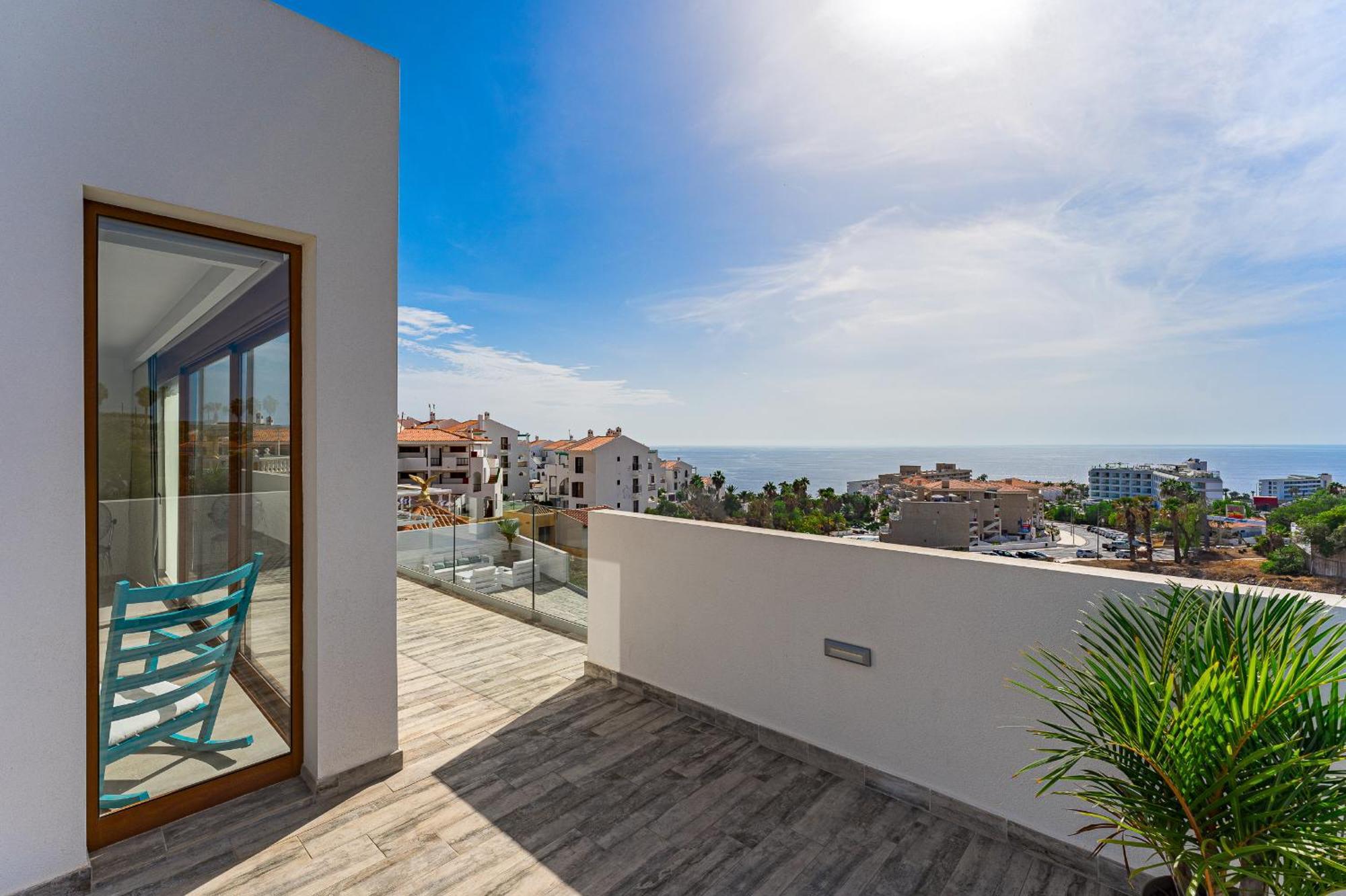 Fabulous Contemporary 5 Bedroom With Private Heated Pool, Sleeps Max 13 Callao Salvaje
