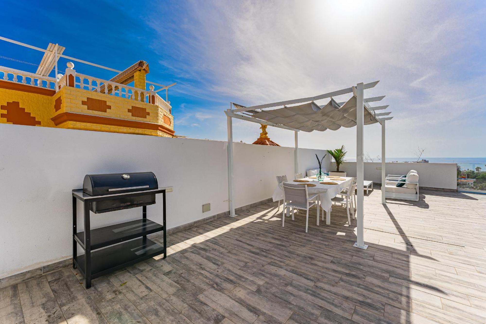 Villa Fabulous Contemporary 5 Bedroom With Private Heated Pool, Sleeps Max 13