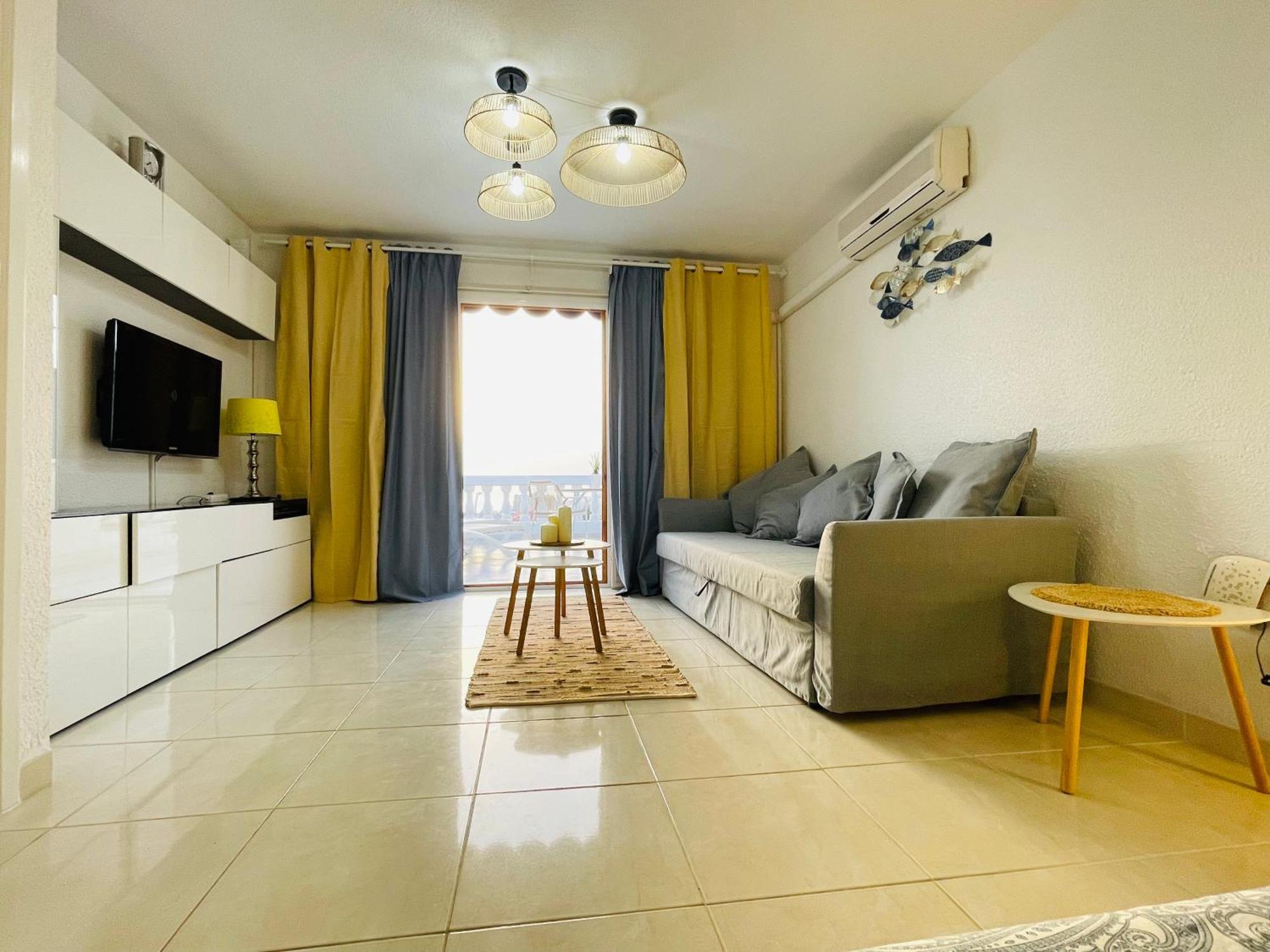 Seaview Port Royal, Cristianos, Heated Pool, Wifi Apartment