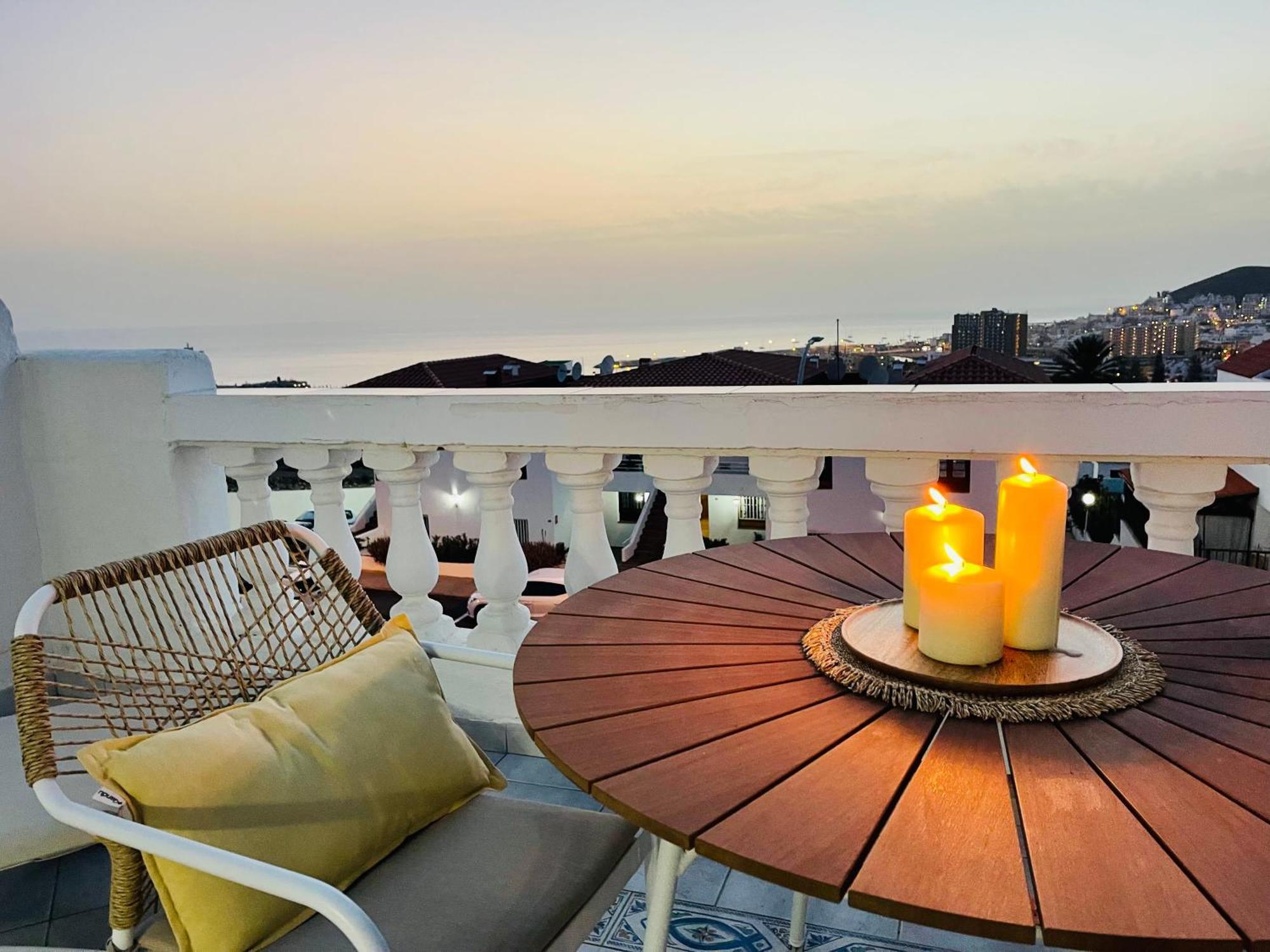 Seaview Port Royal, Cristianos, Heated Pool, Wifi Apartment *