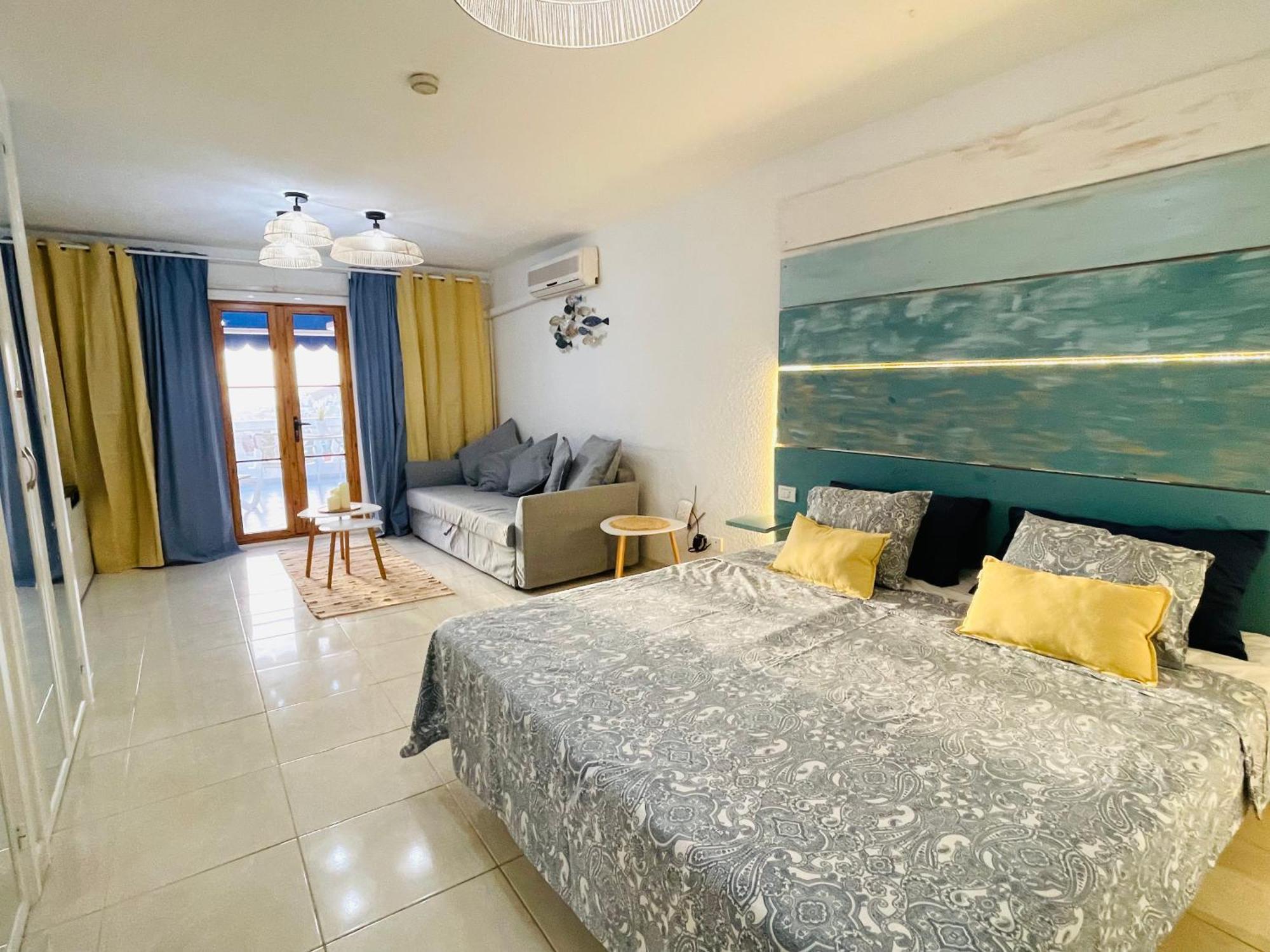 Apartment Seaview Port Royal, Cristianos, Heated Pool, Wifi *