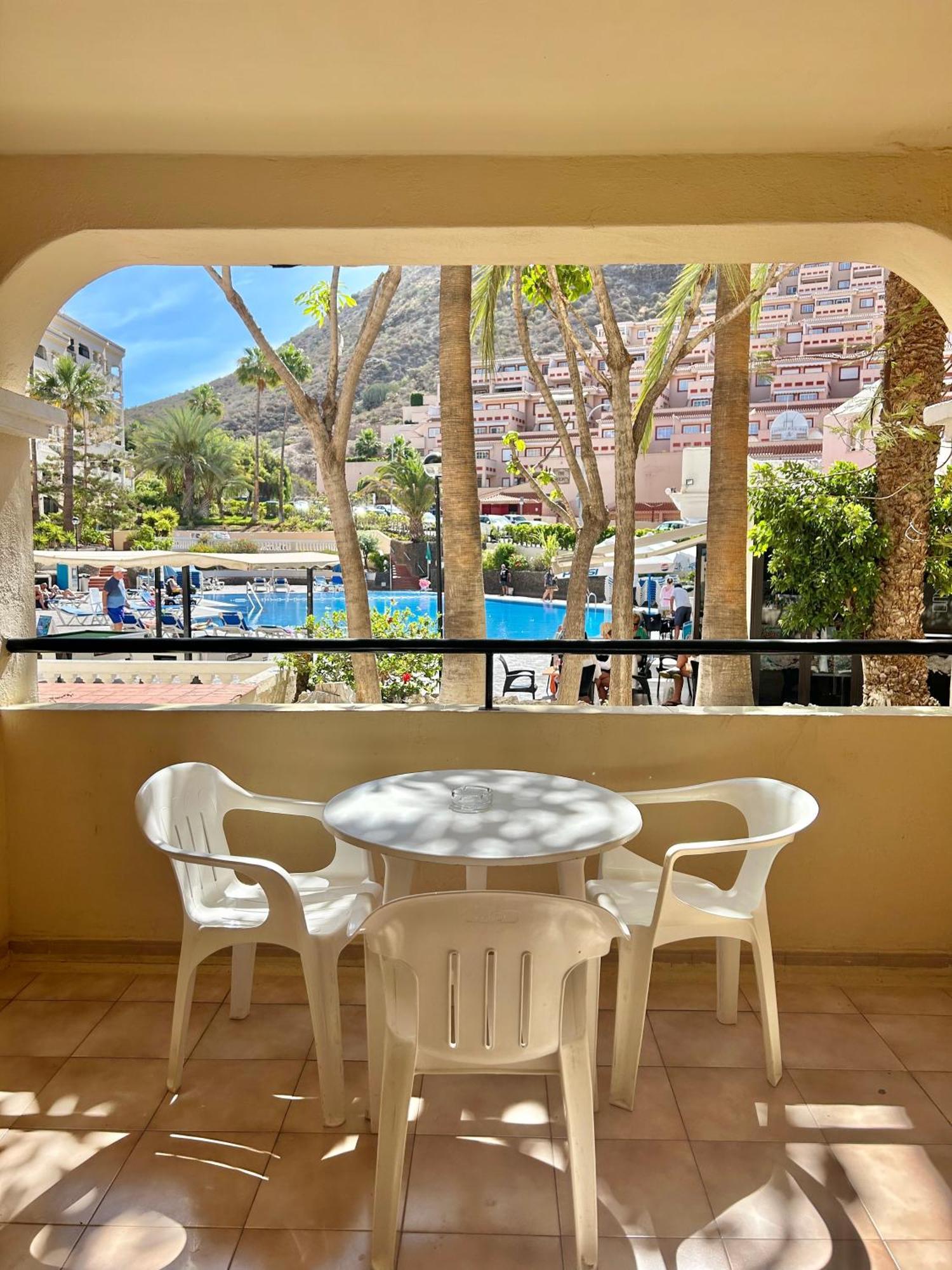 Studio In Castle Harbour With Pool Viewc001