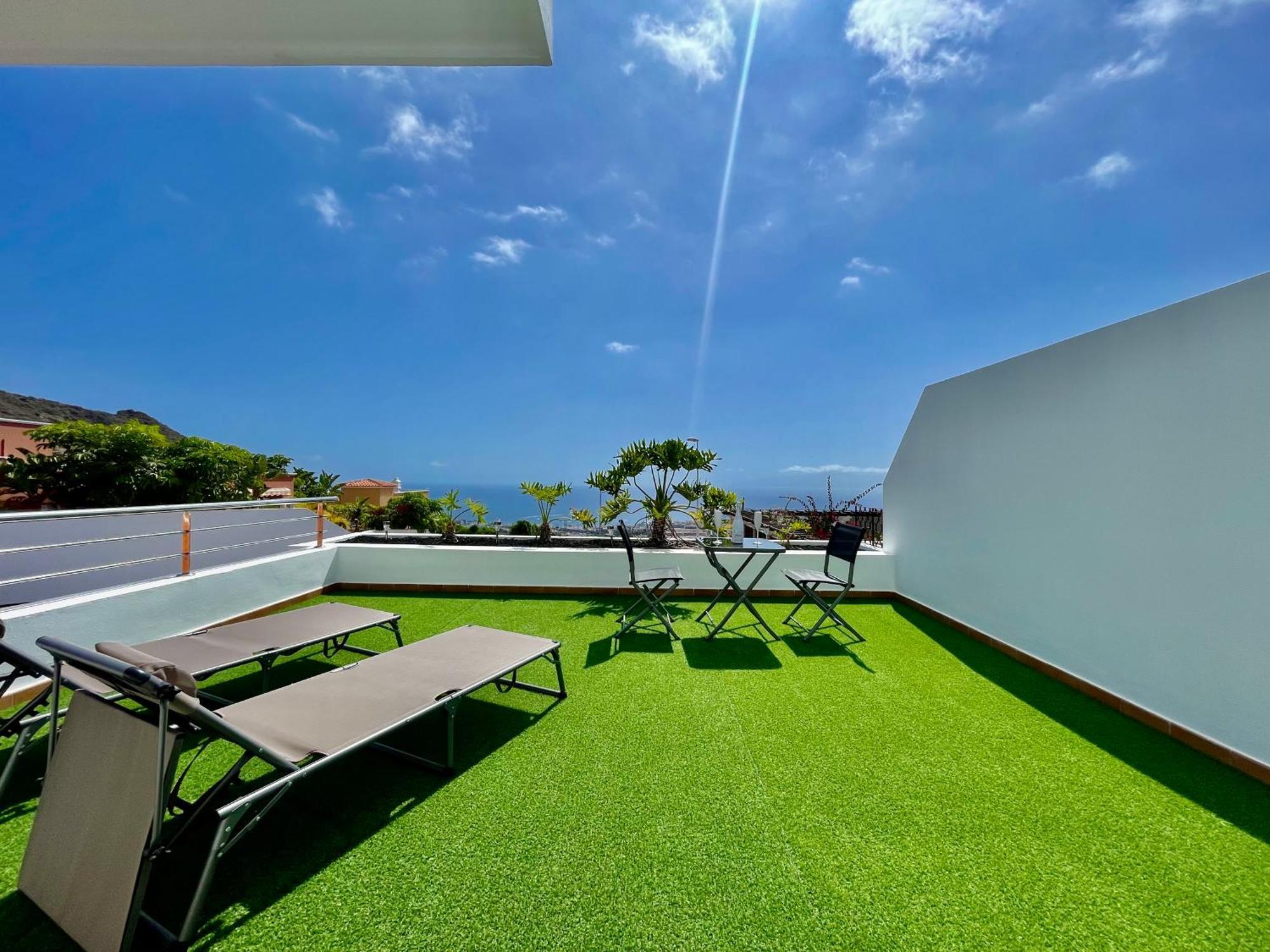 Amorio A Spacious Modern Getaway With A Private Heated Pool & Sea Views