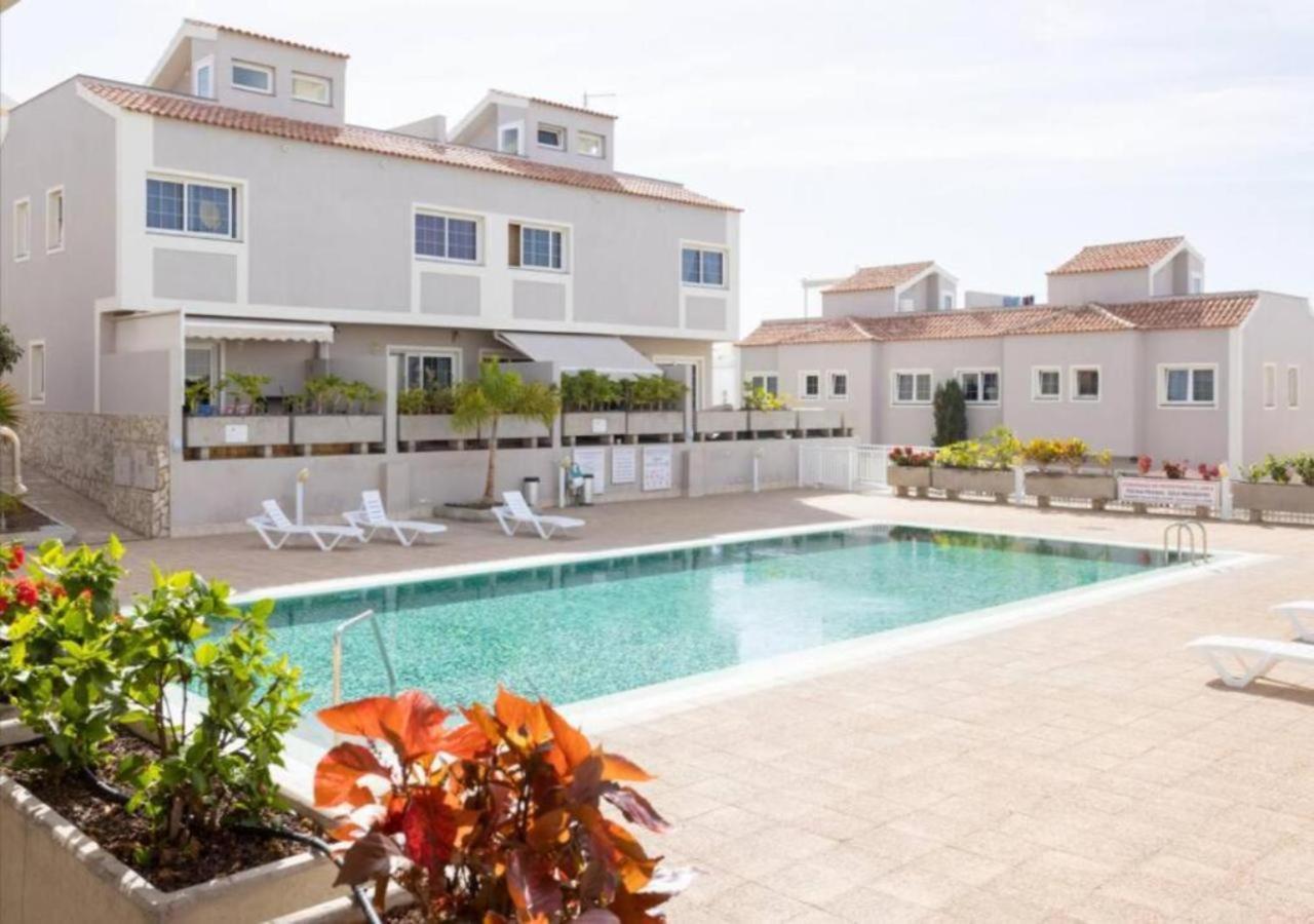 Townhouse With Pool And Sea View In