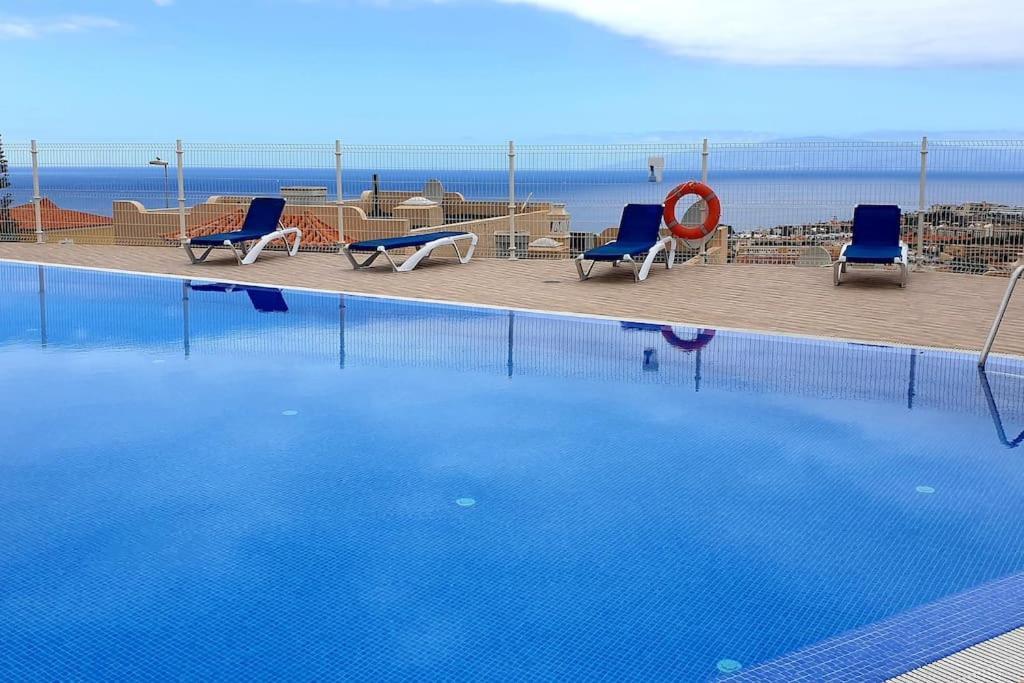 Rockin' View - 2 Bedroom Great Terrace, Parking, Pool