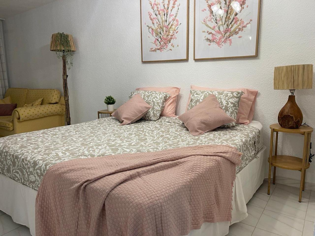 Seaview Port Royal, Cristianos, Heated Pool, Wifi Apartment