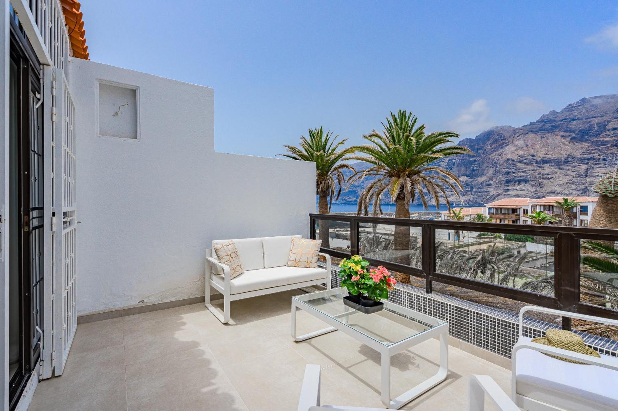Apartment Amazing Ocean And Mountains View