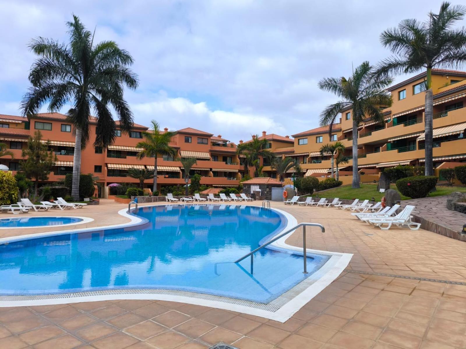 Vivienda Con Piscina En El Apartment