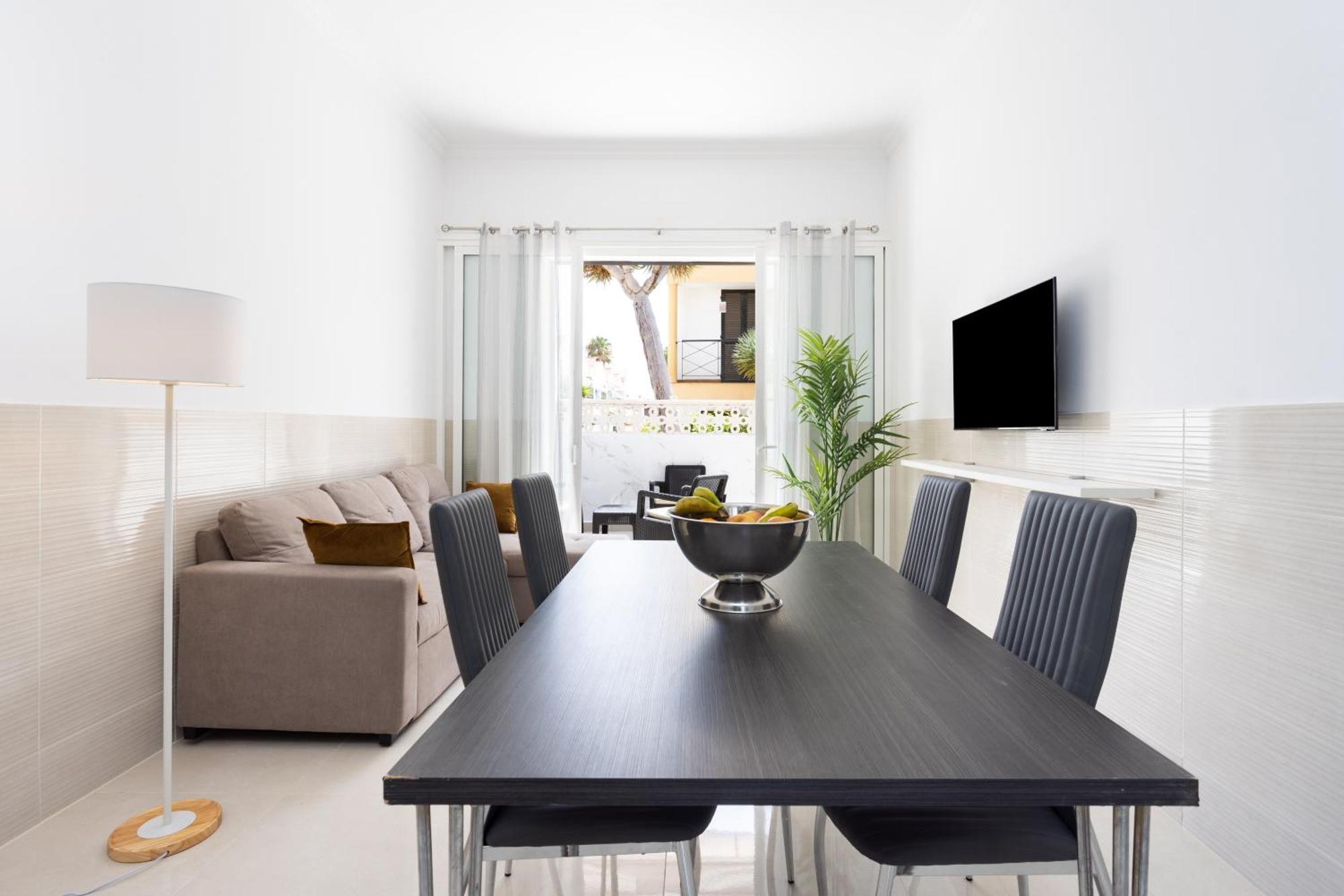 Classbnb - Two 250m From Americas *