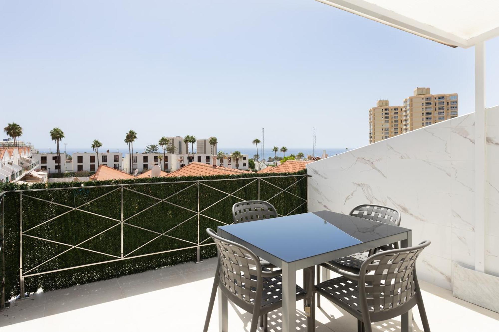 Classbnb - Two 250m From Americas *