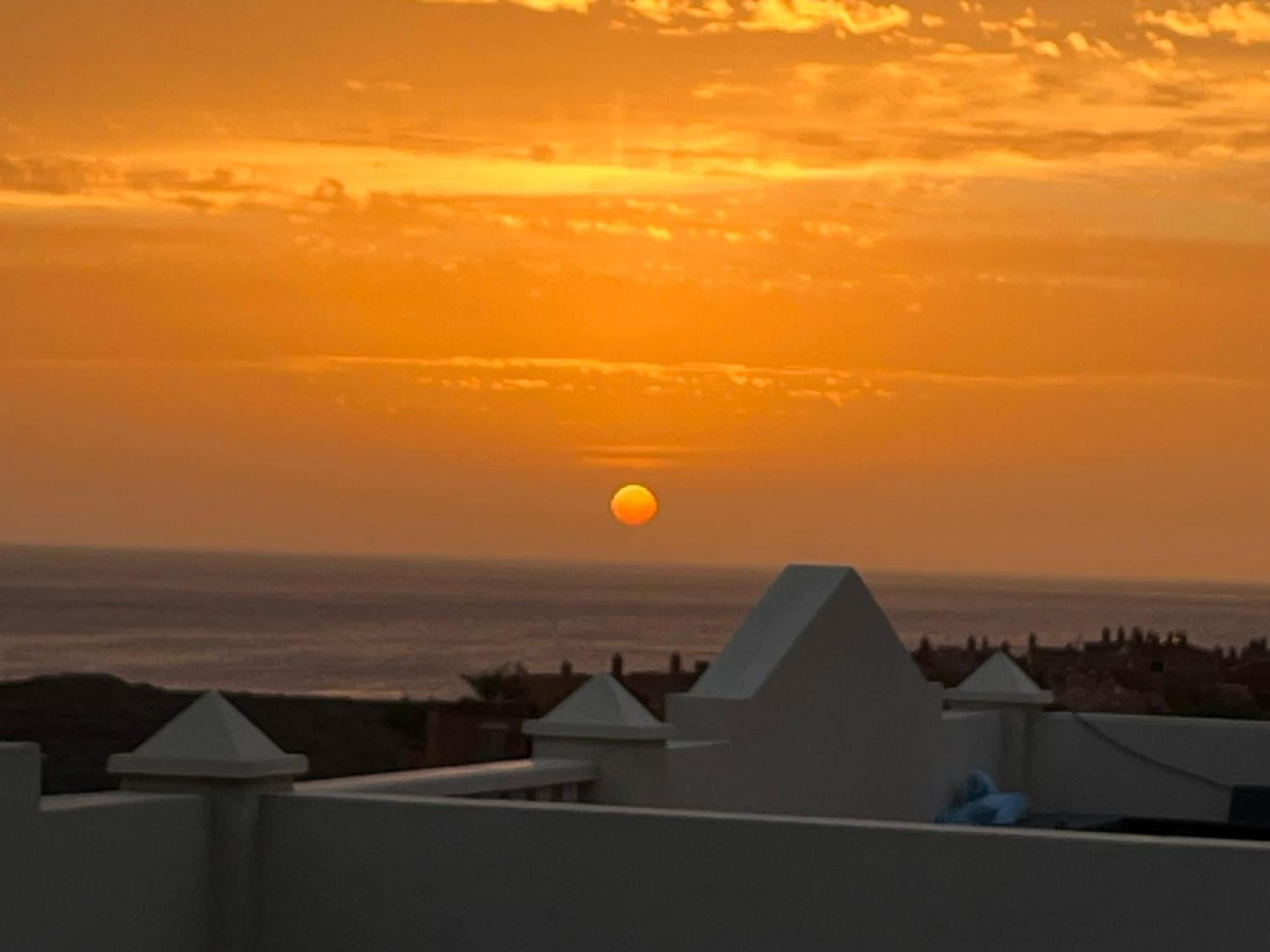 Sunset Rooftop Terrace Apartment *