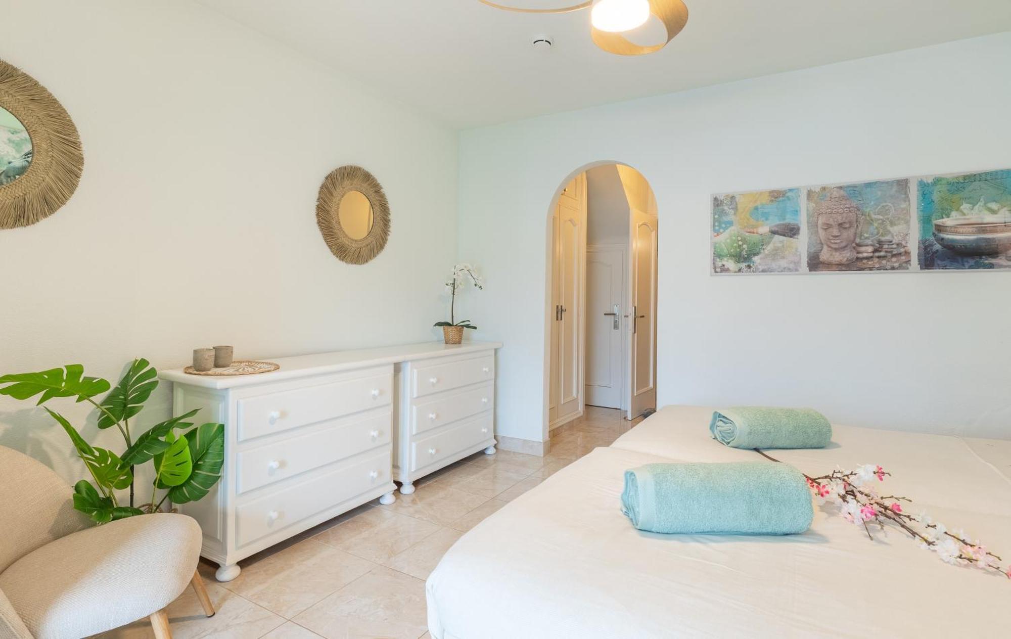 Beautiful 4 Bedroom House With Phenomenal Golf And Mountain Views Aparthotel San Miguel de Abona