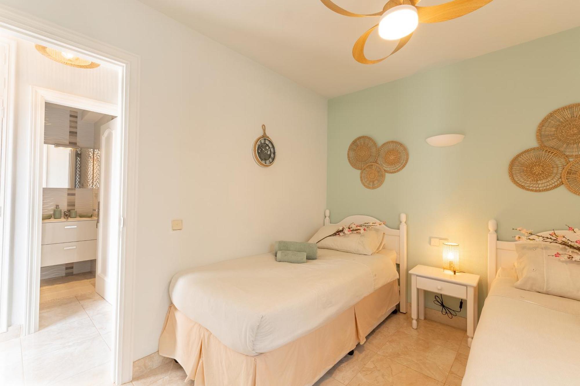 Beautiful 4 Bedroom House With Phenomenal Golf And Mountain Views